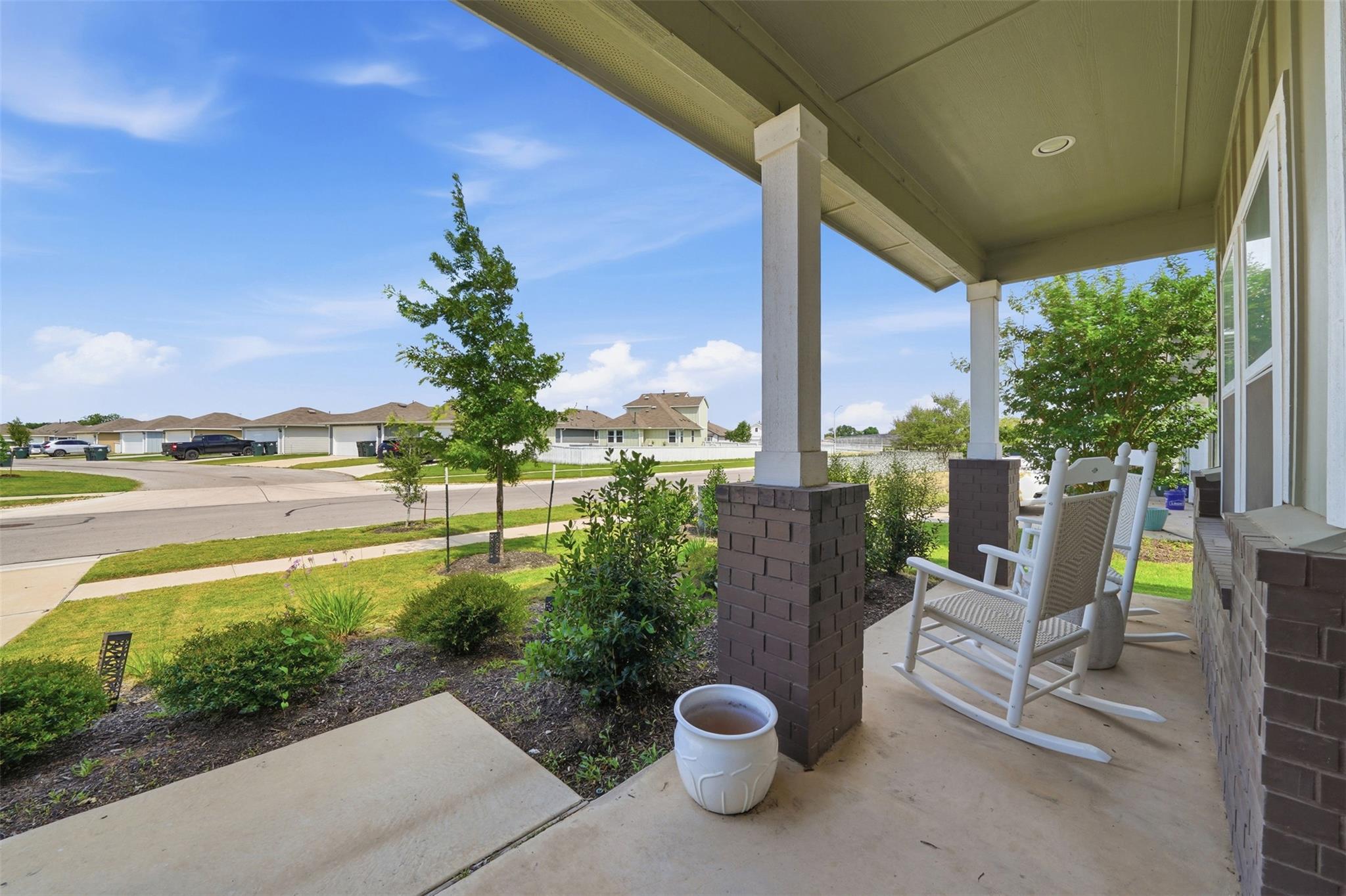 641 Running Creek Dr Property Photo 2