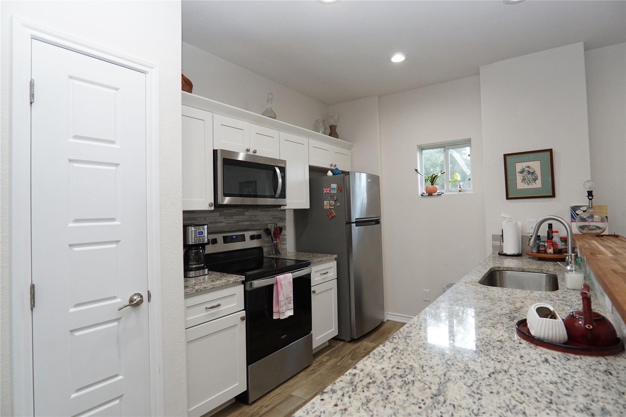 2540 Contour Dr Property Photo 3