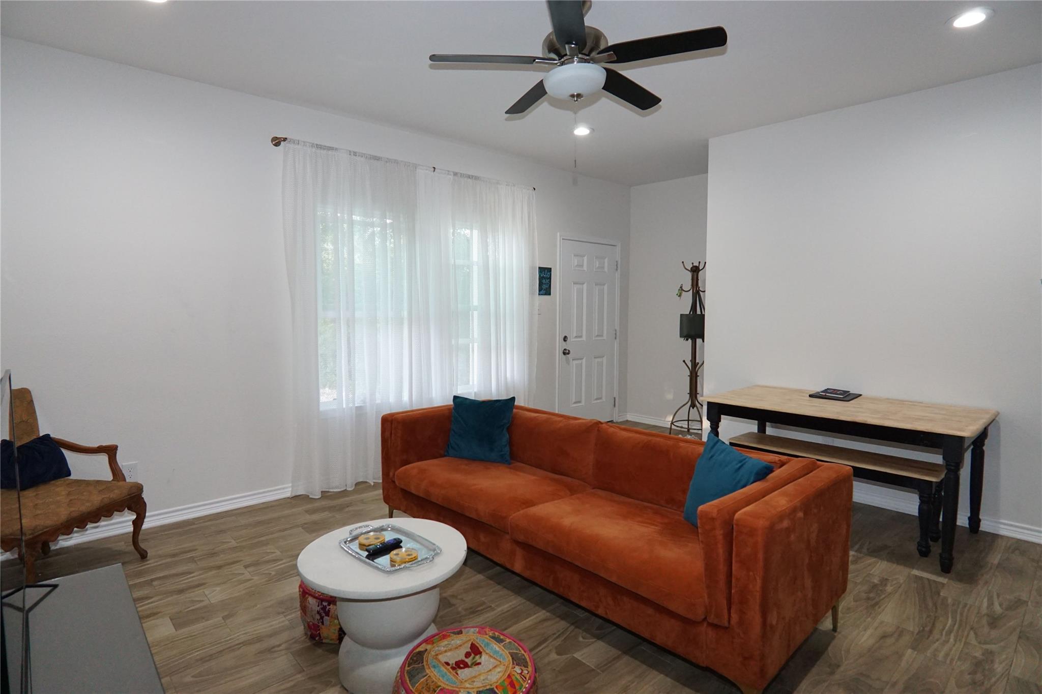 2540 Contour Dr Property Photo 4