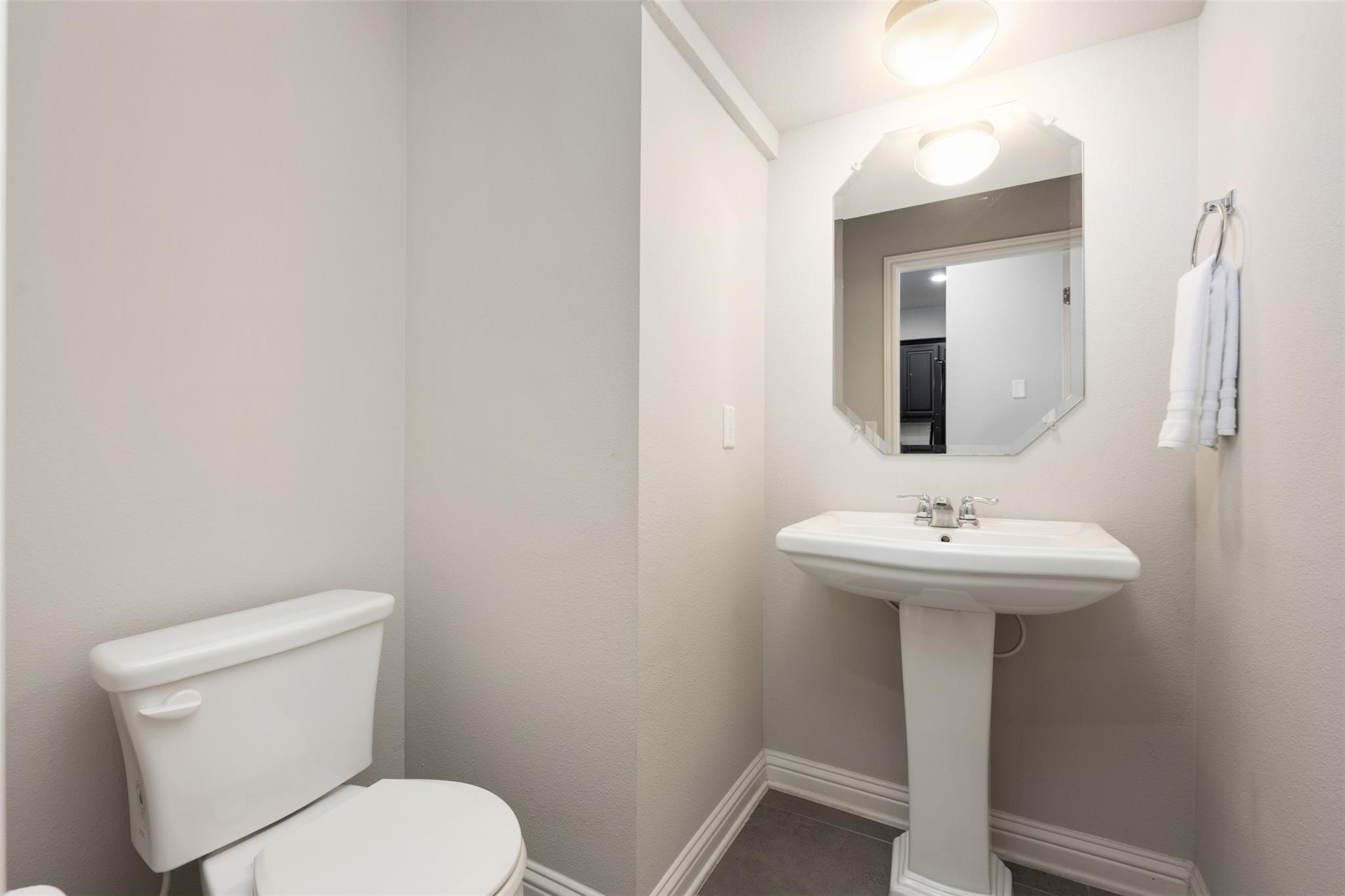 13800 Lyndhurst St #222 Property Photo 27