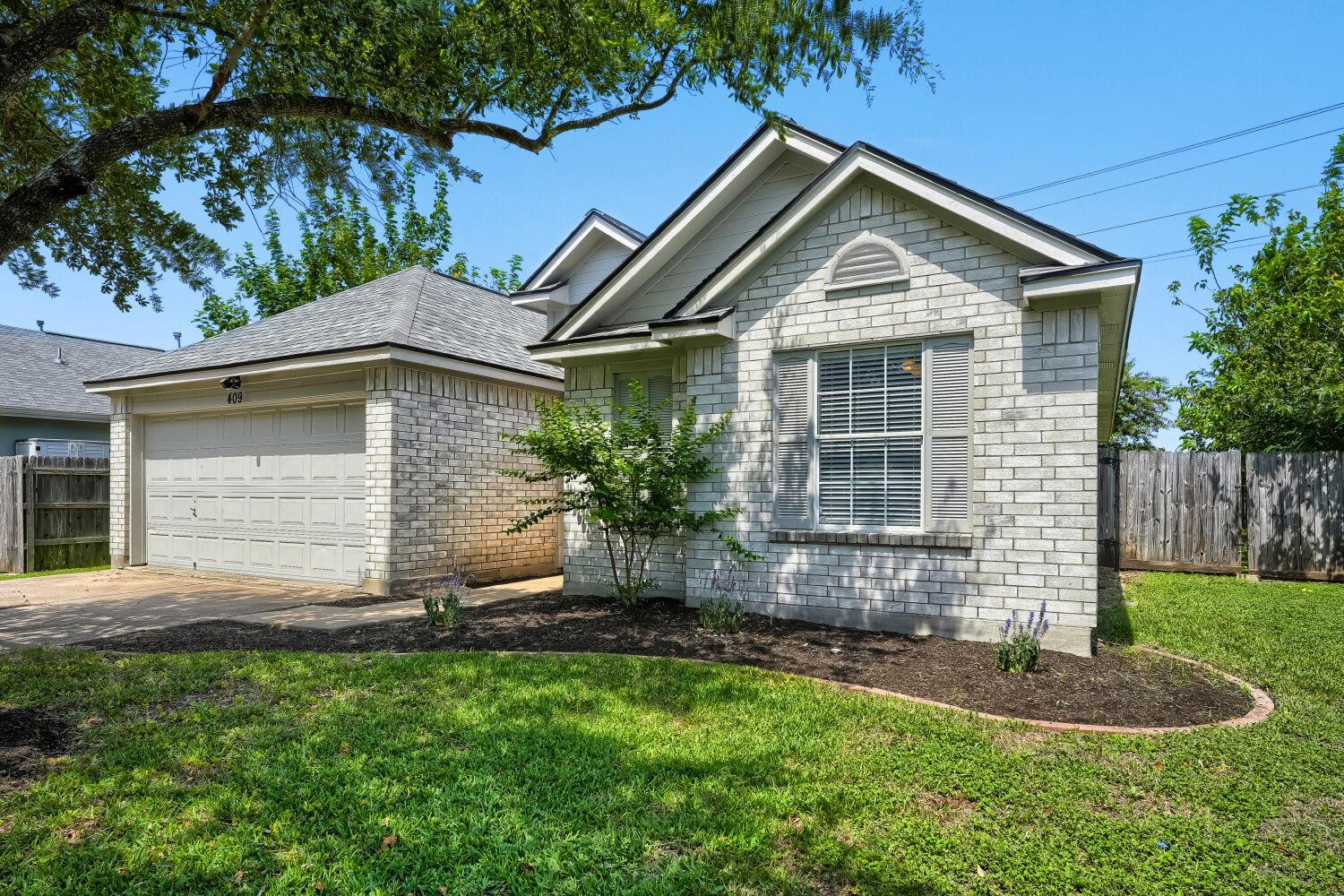 409 Willowbrook Dr Property Photo 3
