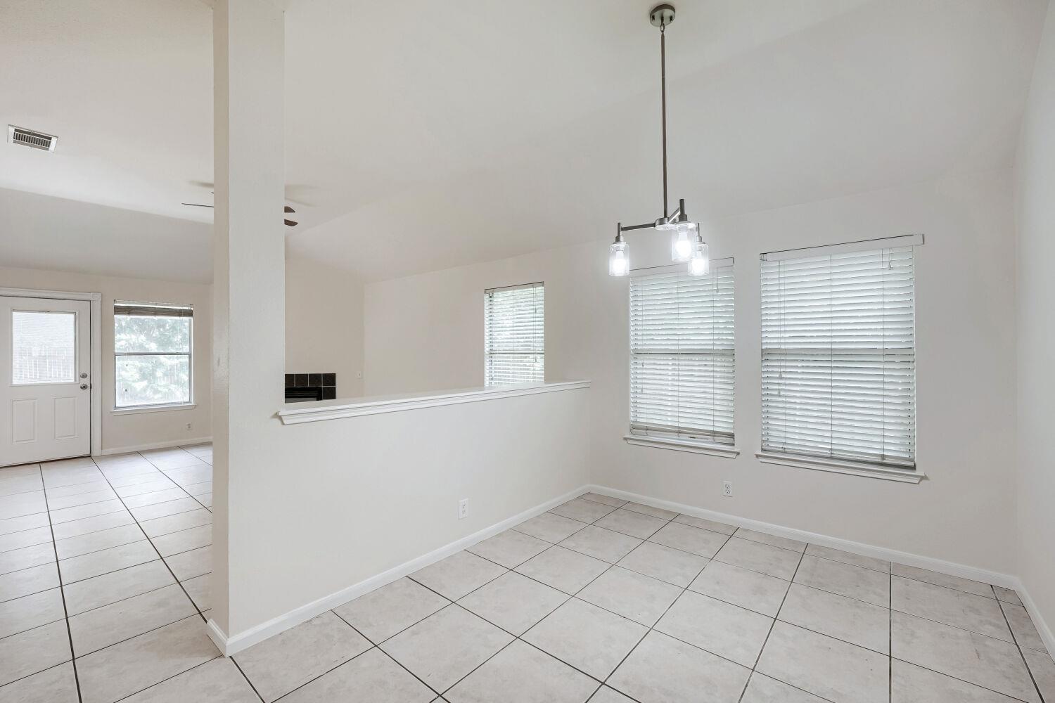 409 Willowbrook Dr Property Photo 5