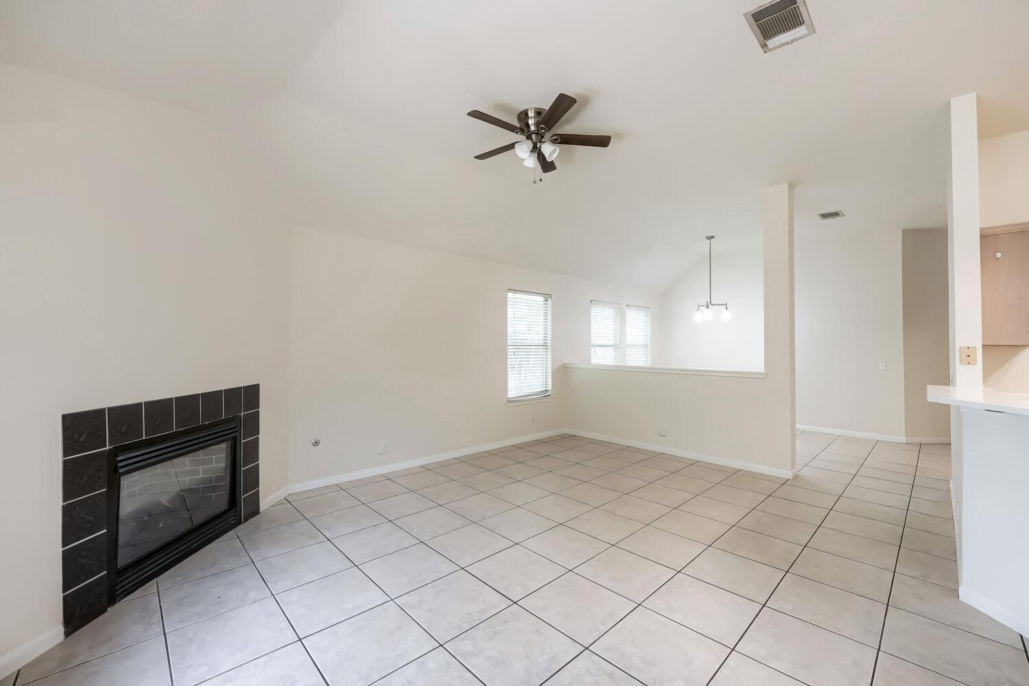 409 Willowbrook Dr Property Photo 6