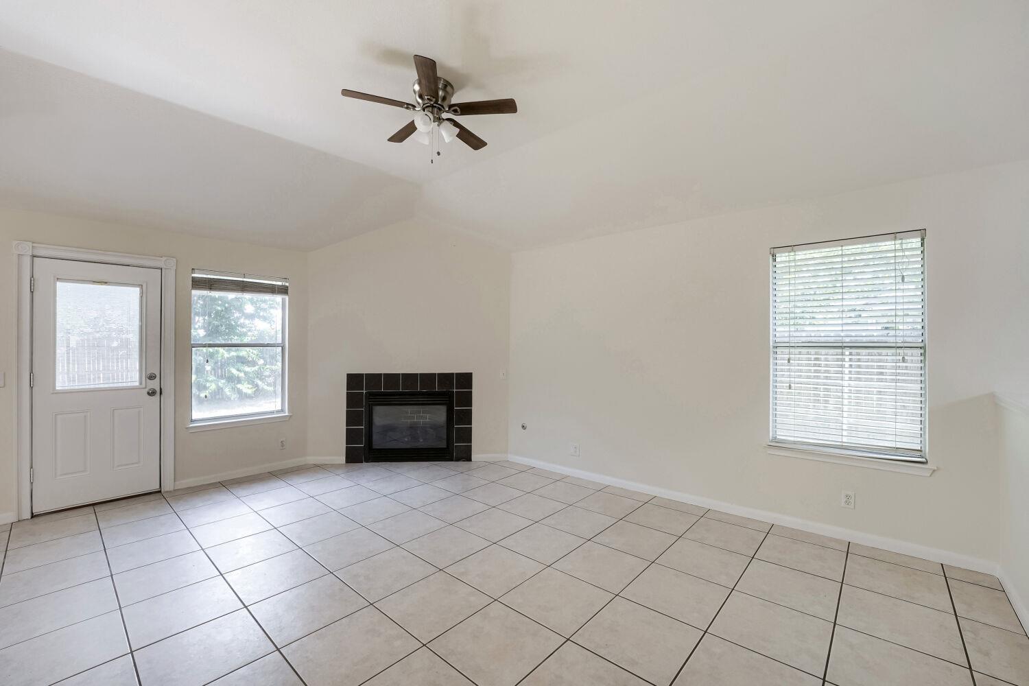409 Willowbrook Dr Property Photo 7