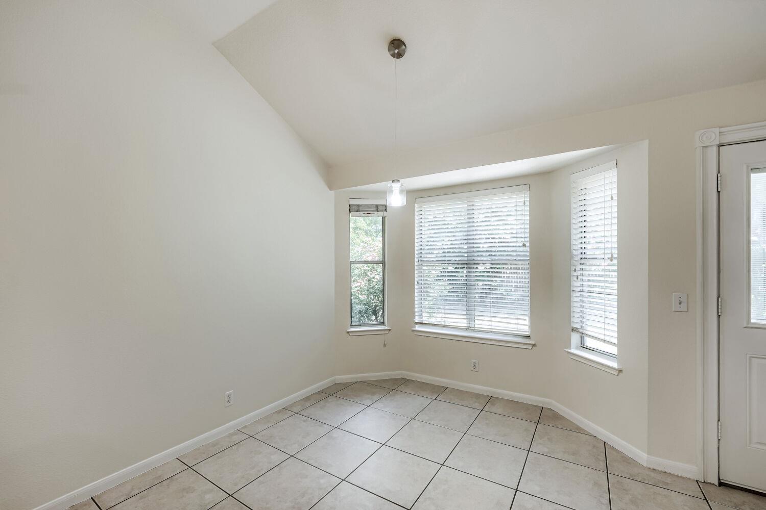 409 Willowbrook Dr Property Photo 9