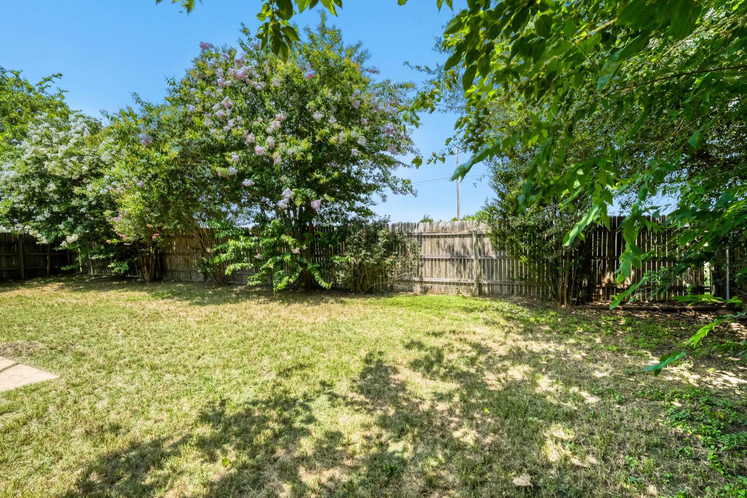 409 Willowbrook Dr Property Photo 28