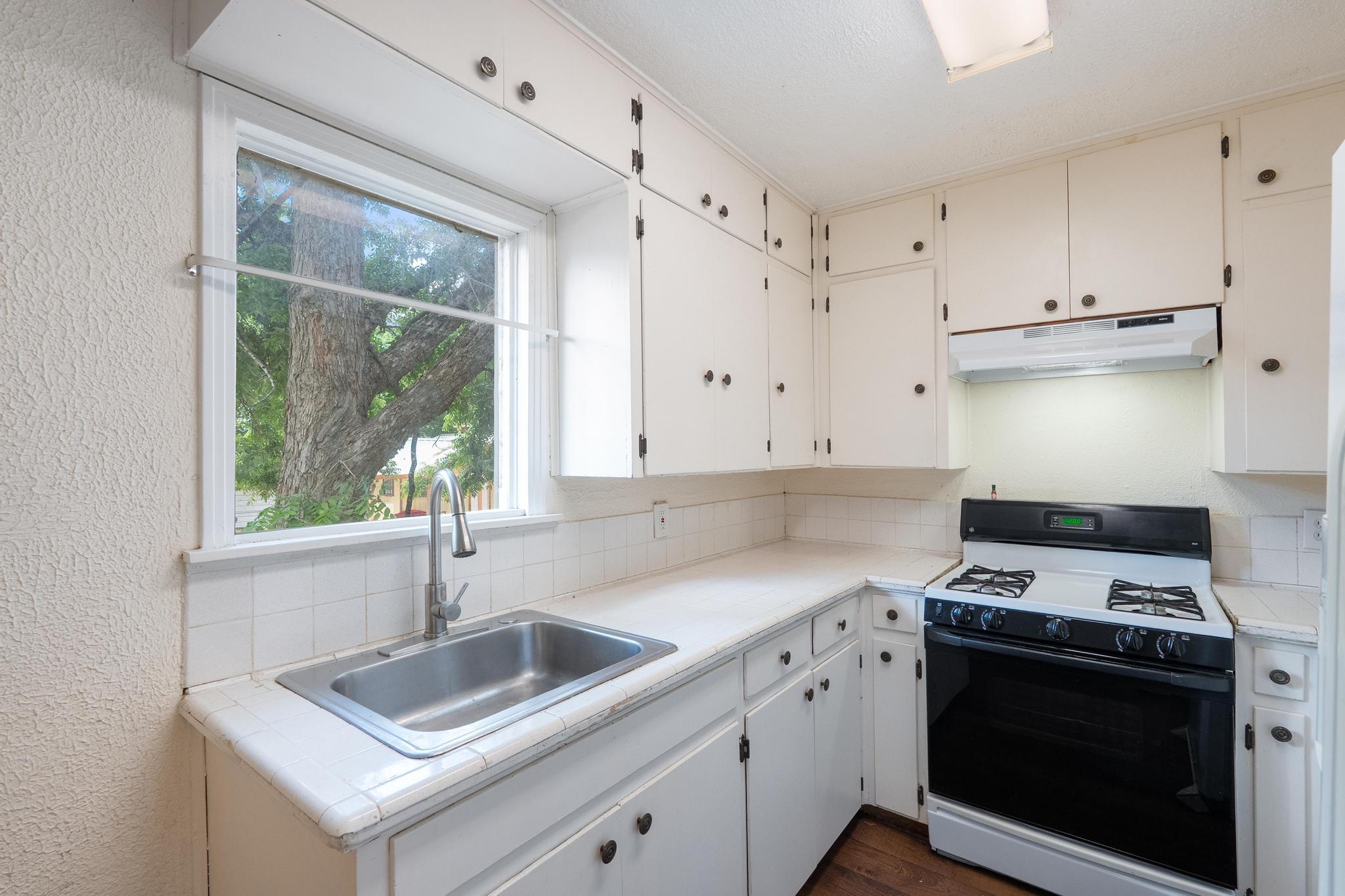 4616 E Cesar Chavez St #1 Property Photo 6