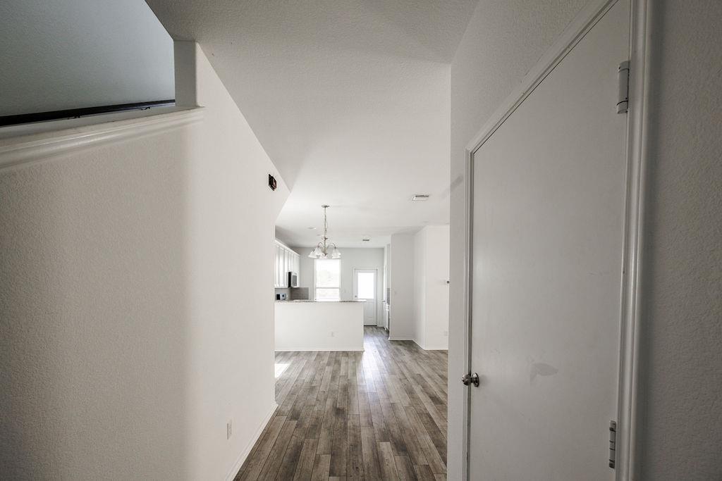 448 English Oak St Property Photo 3