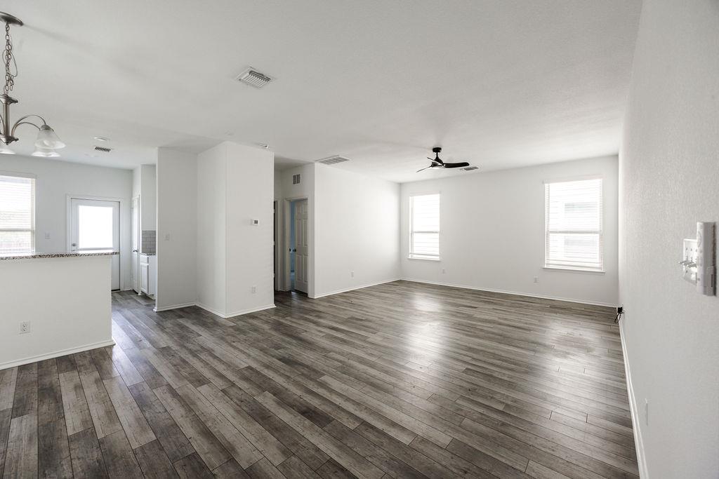 448 English Oak St Property Photo 4