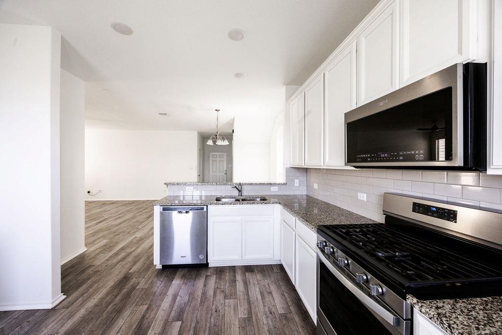 448 English Oak St Property Photo 8