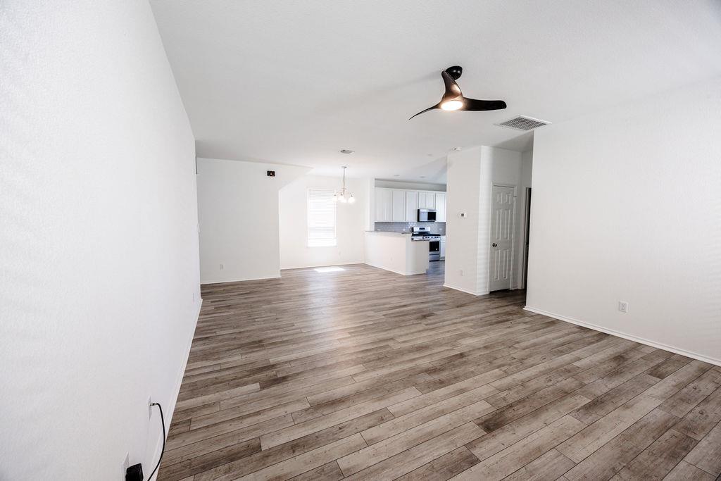 448 English Oak St Property Photo 10