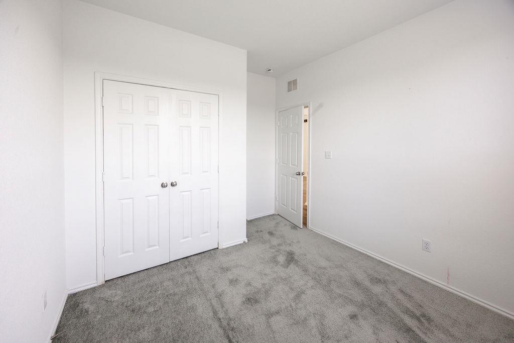 448 English Oak St Property Photo 11