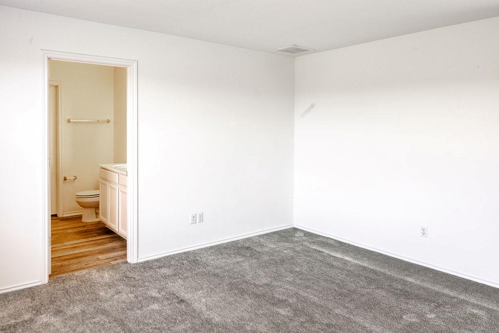 448 English Oak St Property Photo 14