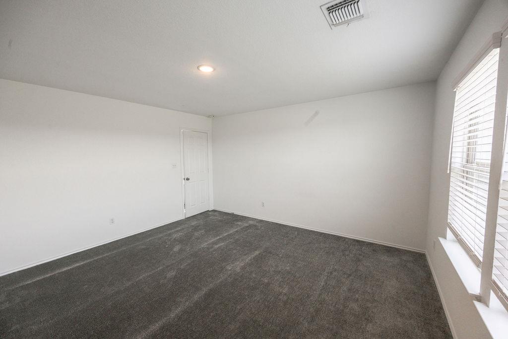 448 English Oak St Property Photo 16