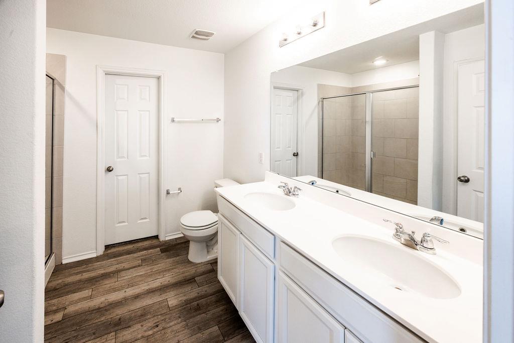 448 English Oak St Property Photo 17