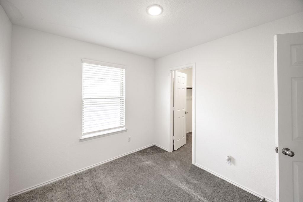 448 English Oak St Property Photo 20