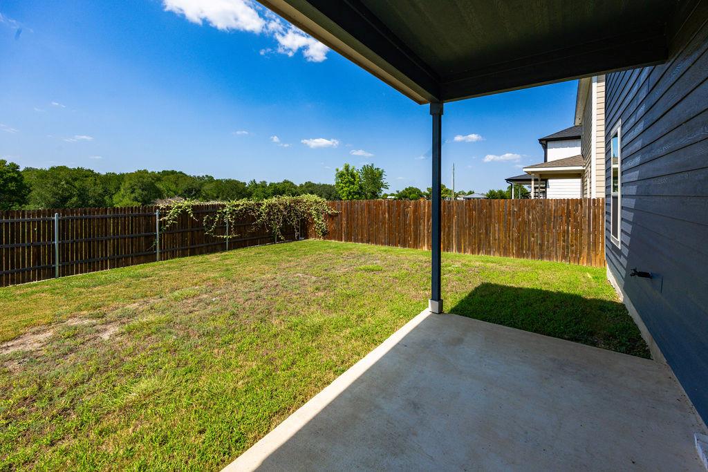 448 English Oak St Property Photo 27