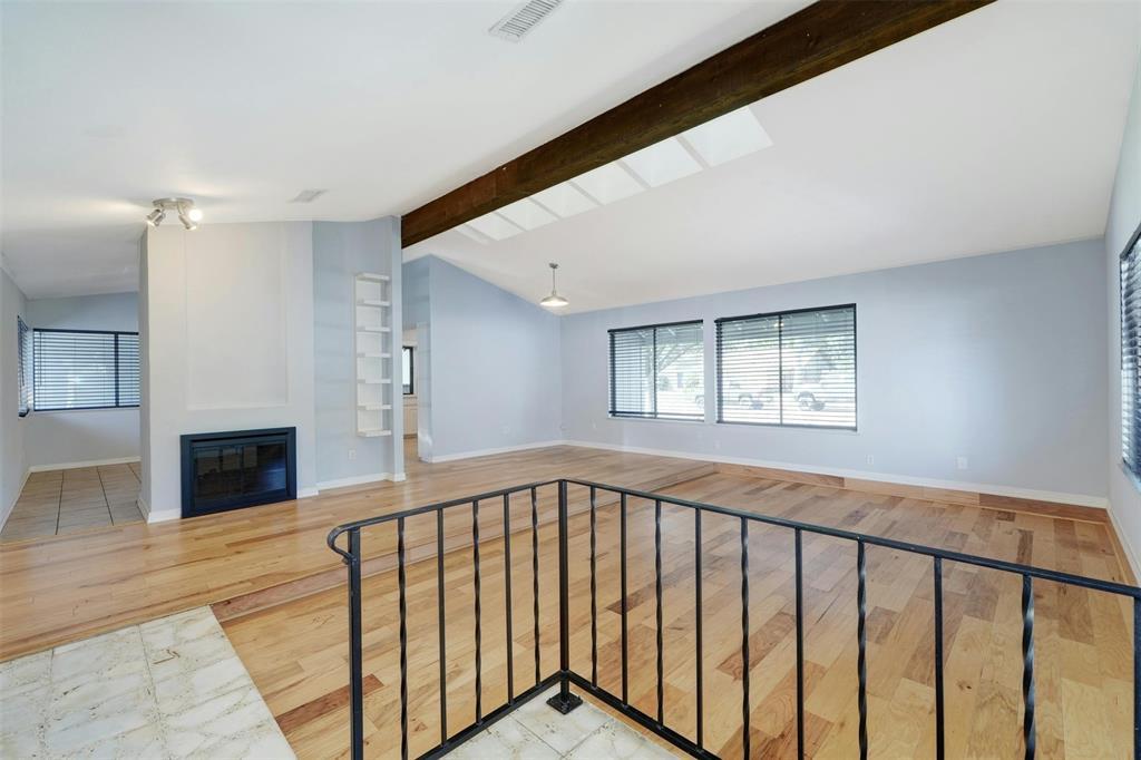 4402 Balcones Woods Dr Property Photo 4