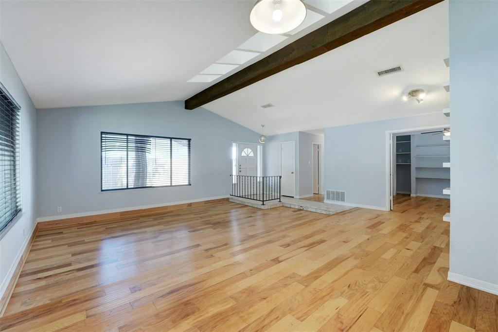 4402 Balcones Woods Dr Property Photo 6