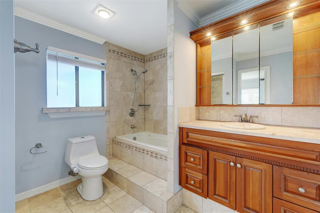 4402 Balcones Woods Dr Property Photo 16