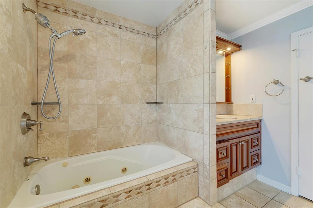 4402 Balcones Woods Dr Property Photo 17