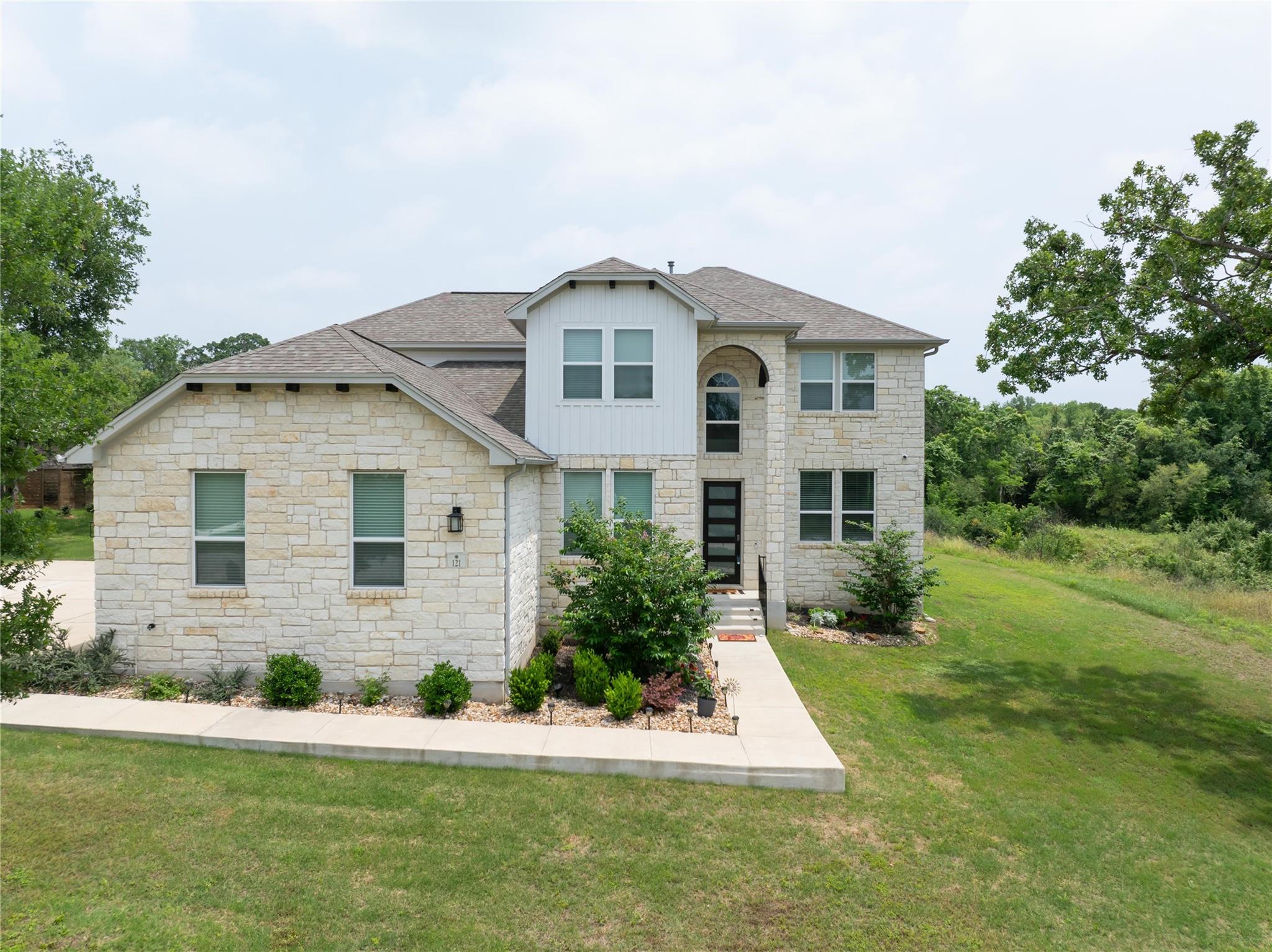 121 Black Talon Ln Property Photo 2