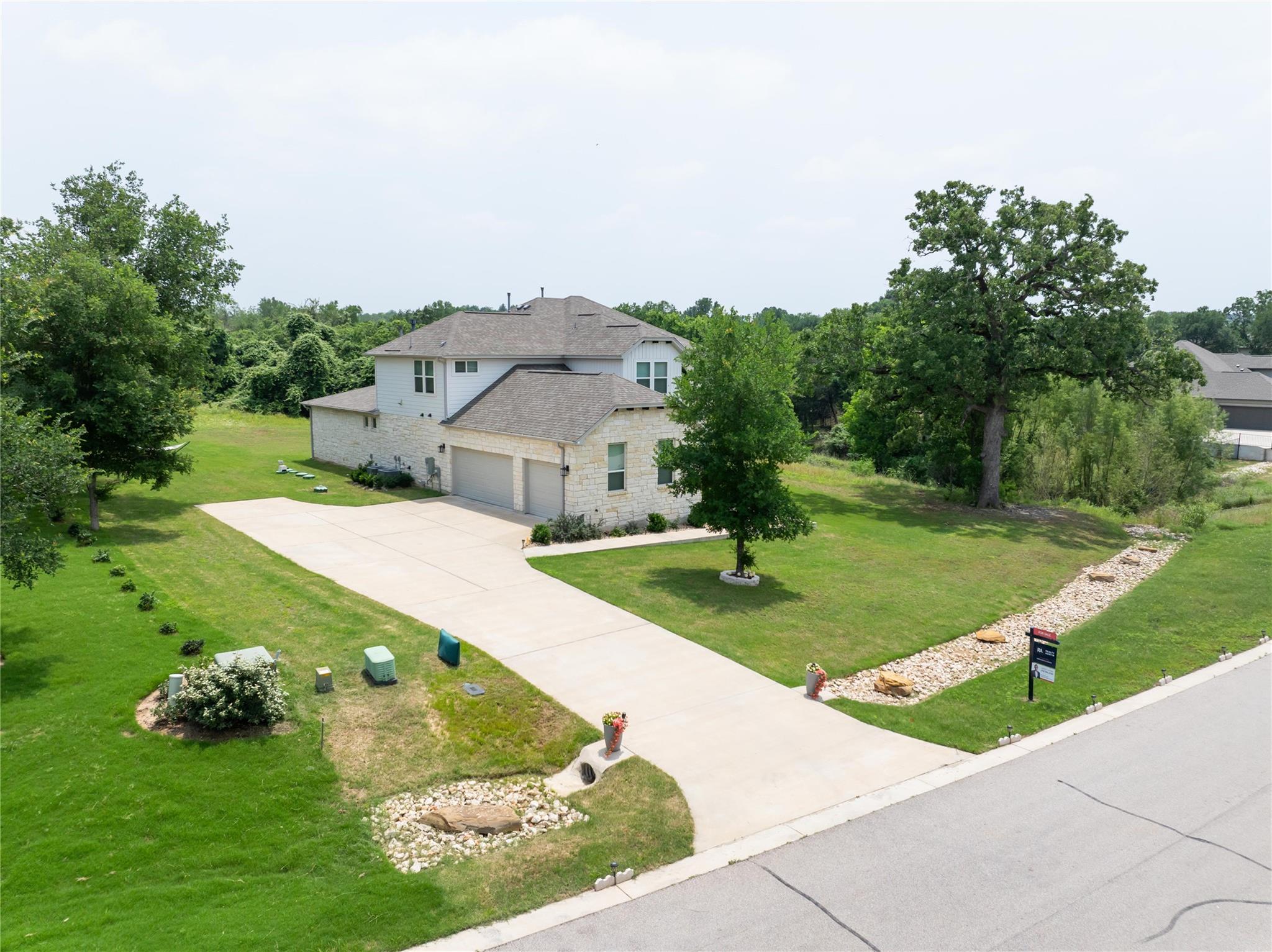 121 Black Talon Ln Property Photo 31