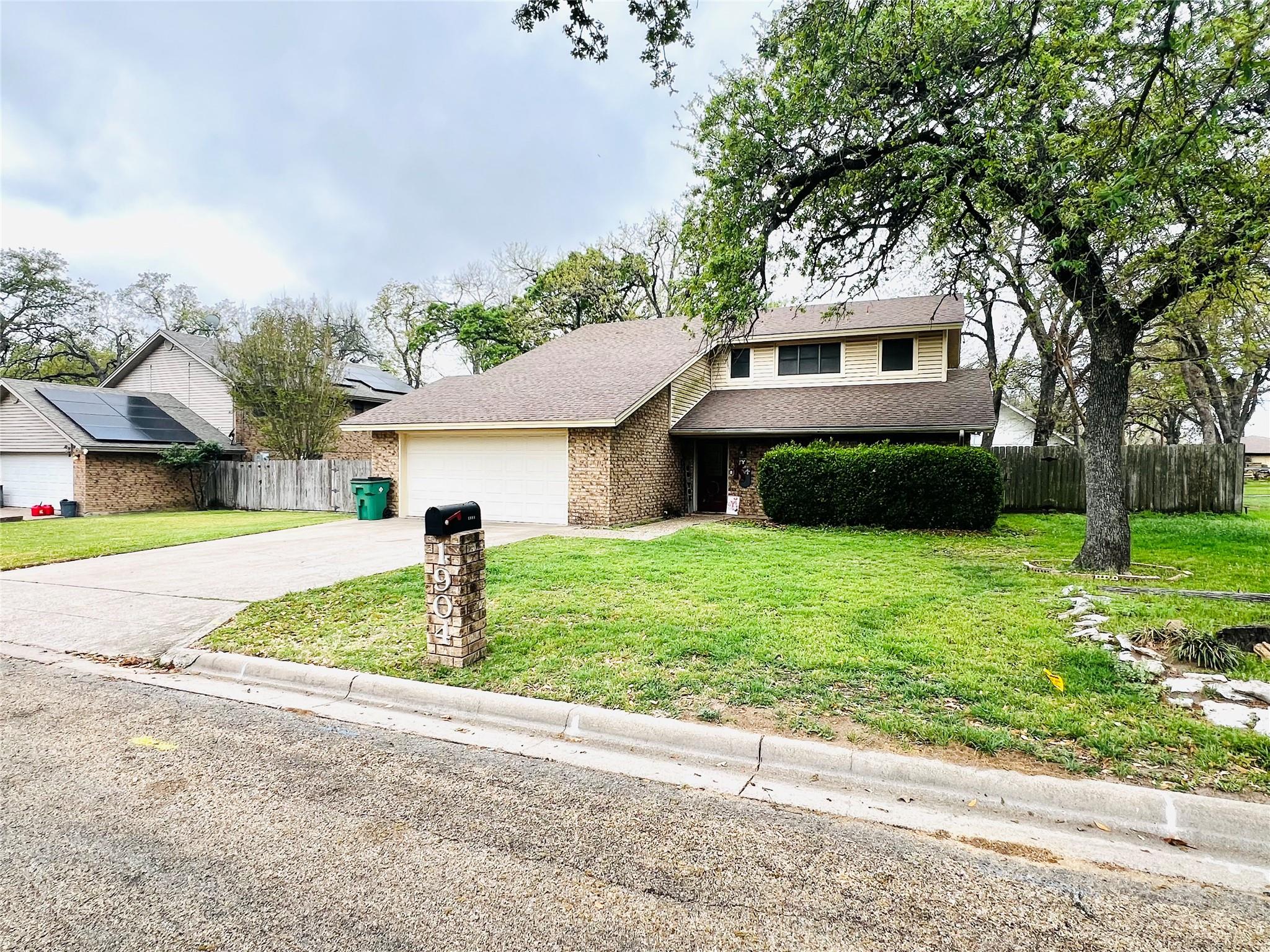 1904 N Hoover Ave Property Photo 1