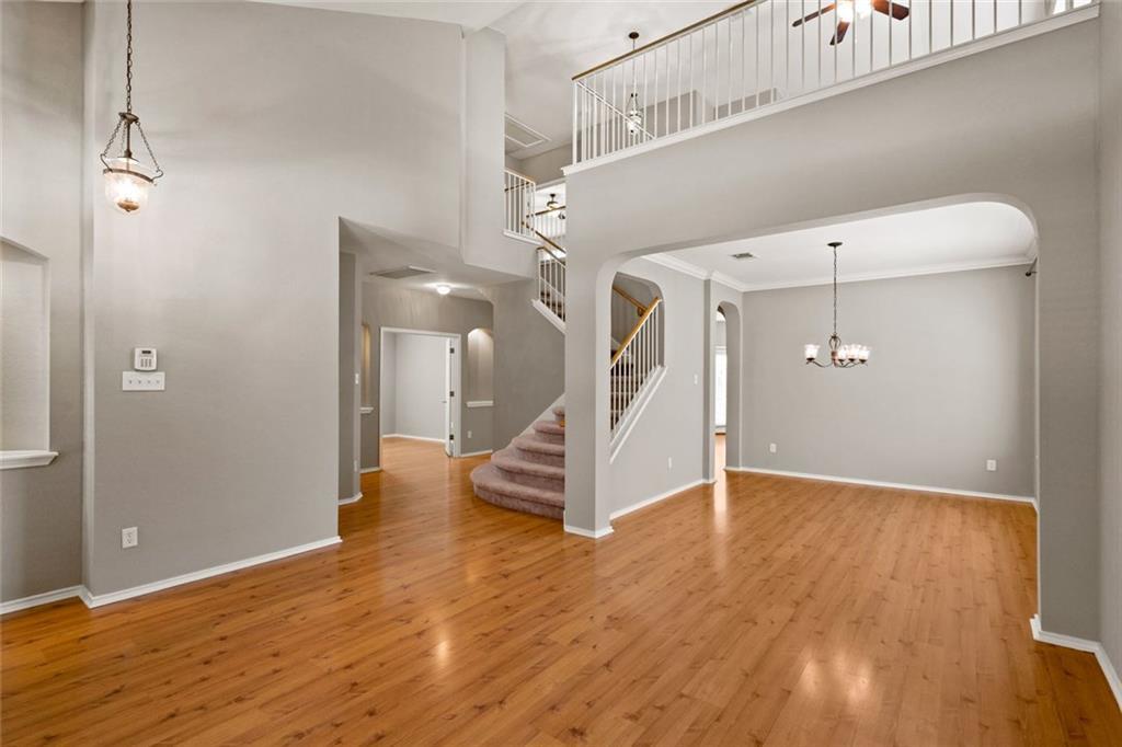 2633 Bolton St Property Photo 2