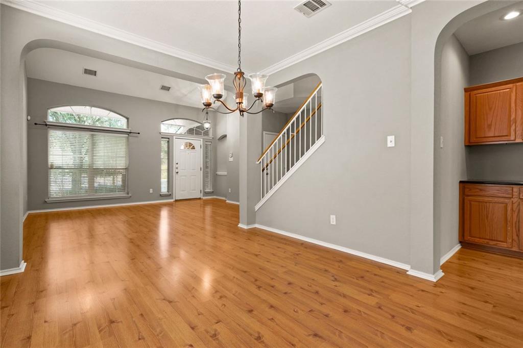 2633 Bolton St Property Photo 3