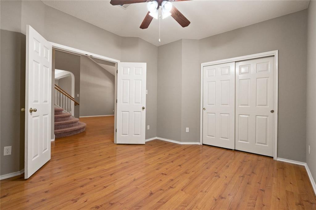 2633 Bolton St Property Photo 4