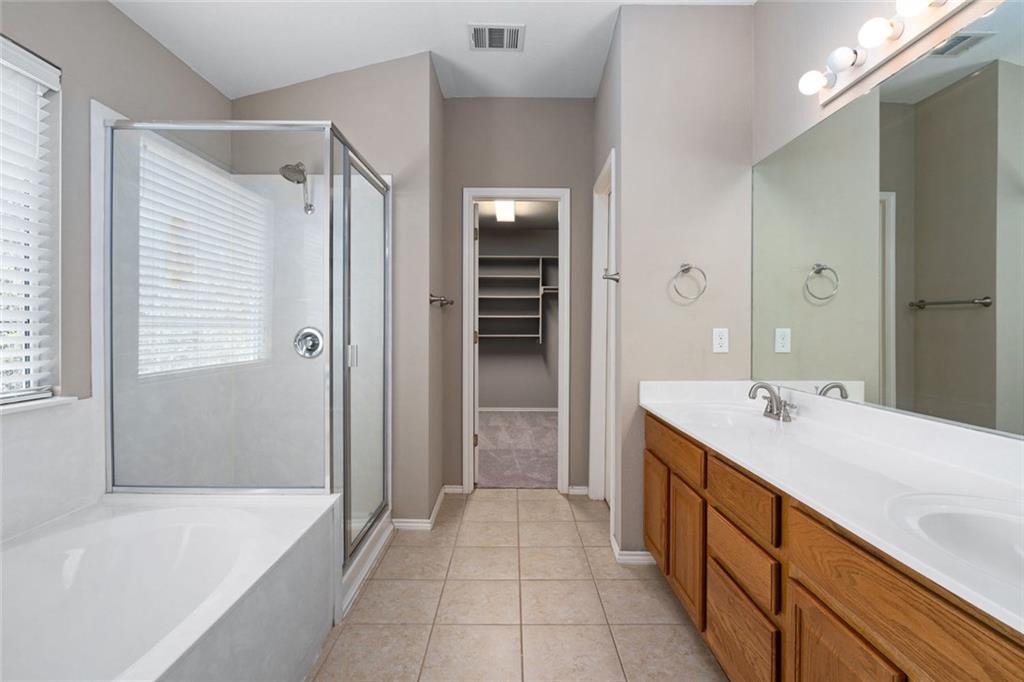 2633 Bolton St Property Photo 12