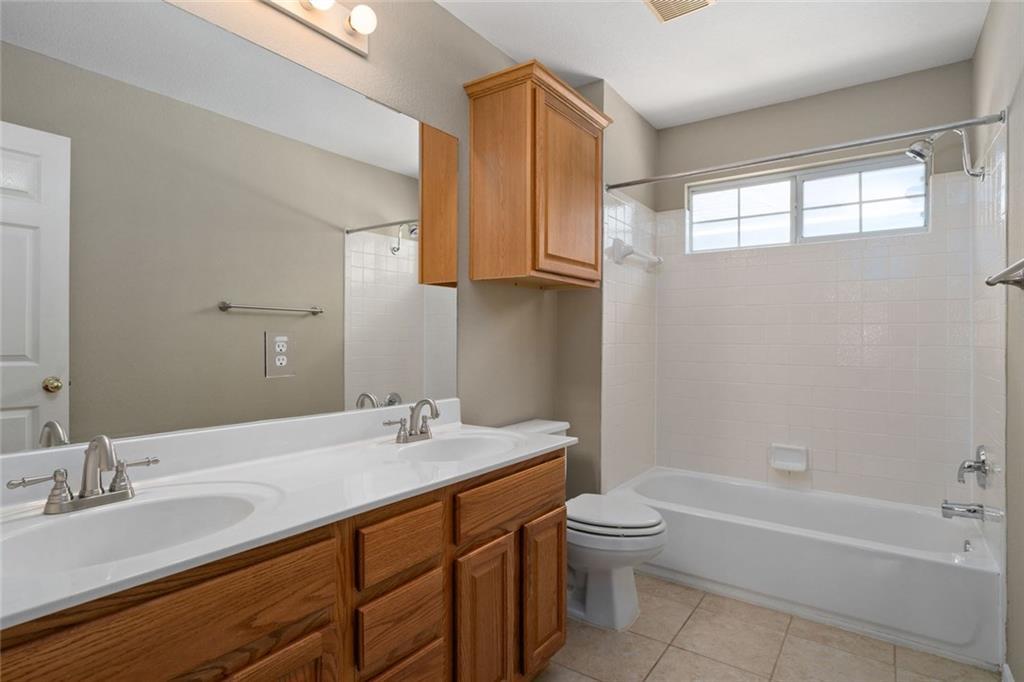 2633 Bolton St Property Photo 15