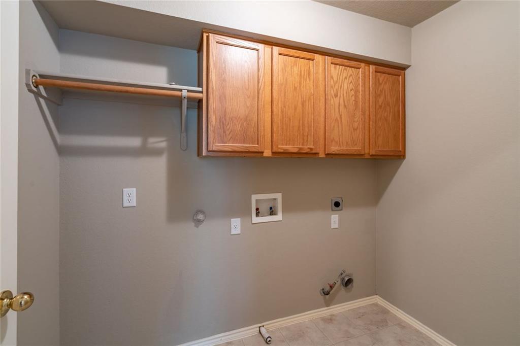 2633 Bolton St Property Photo 16