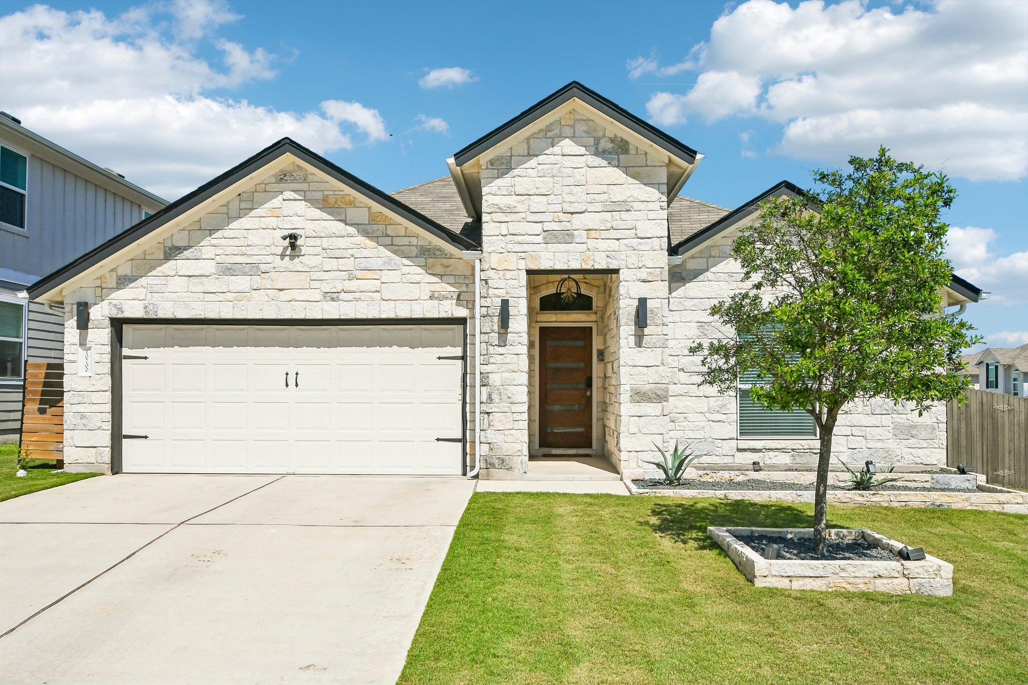 10700 Sentinel Dr Property Photo 5