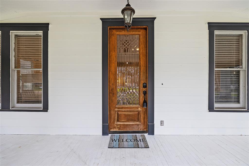 1211 Lexington St Property Photo 3