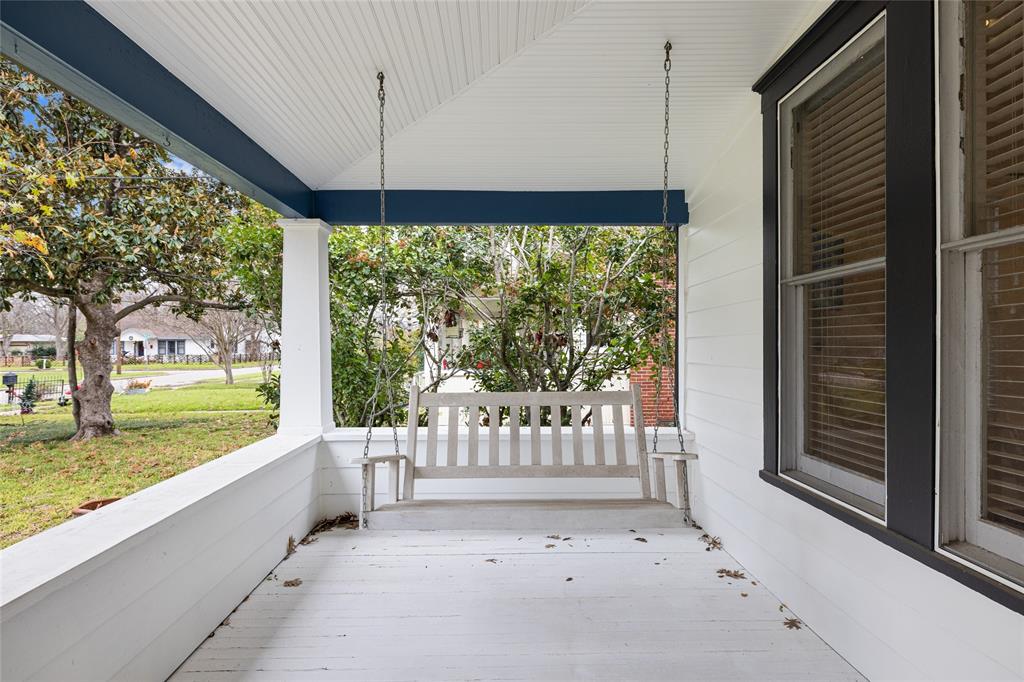 1211 Lexington St Property Photo 4