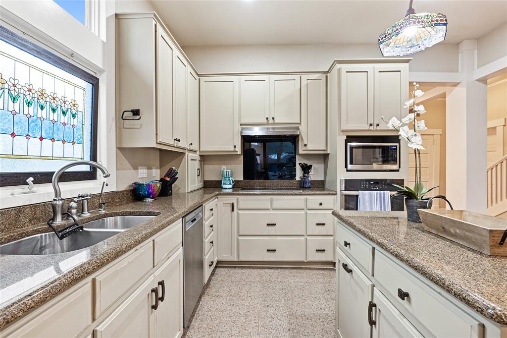 1211 Lexington St Property Photo 18