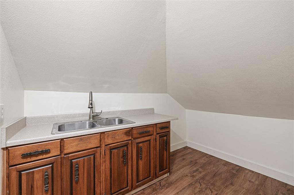 1211 Lexington St Property Photo 35