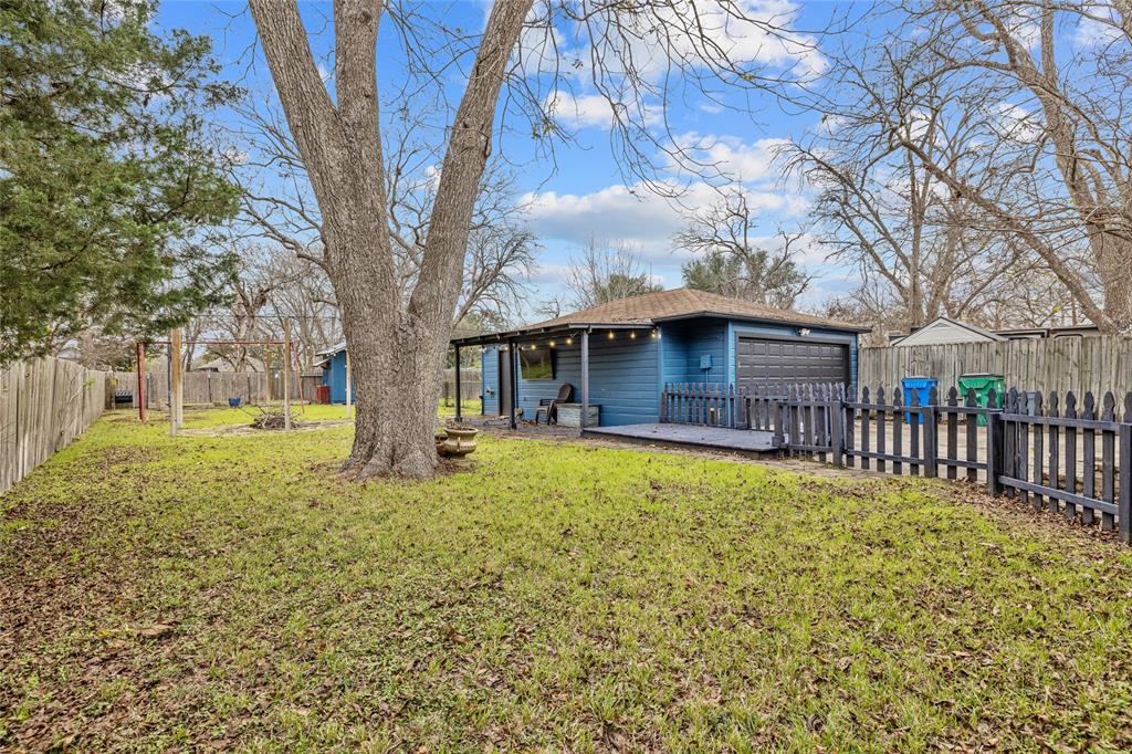 1211 Lexington St Property Photo 38