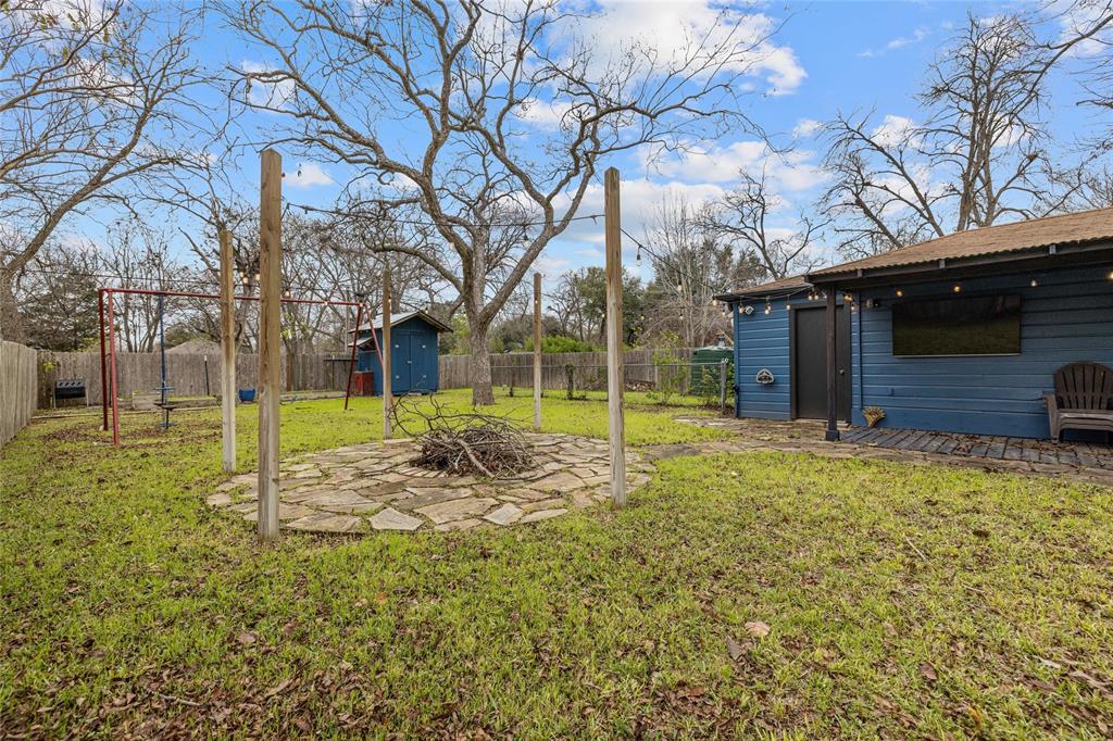 1211 Lexington St Property Photo 39