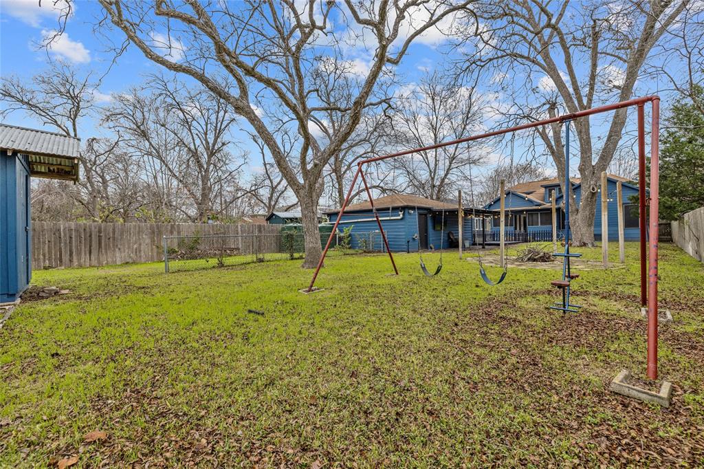1211 Lexington St Property Photo 40
