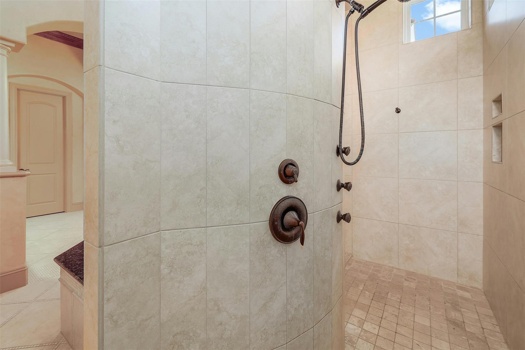 8518479 Property Photo 3