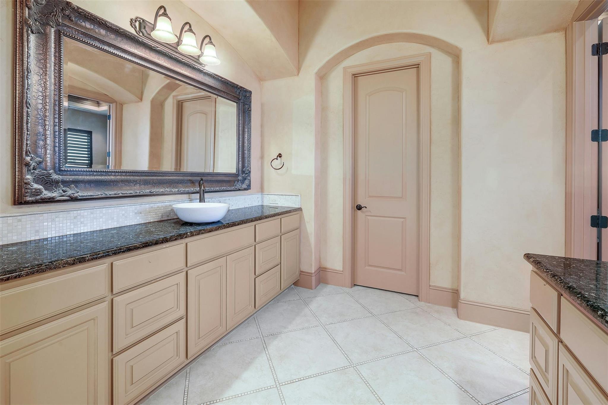8518479 Property Photo 15