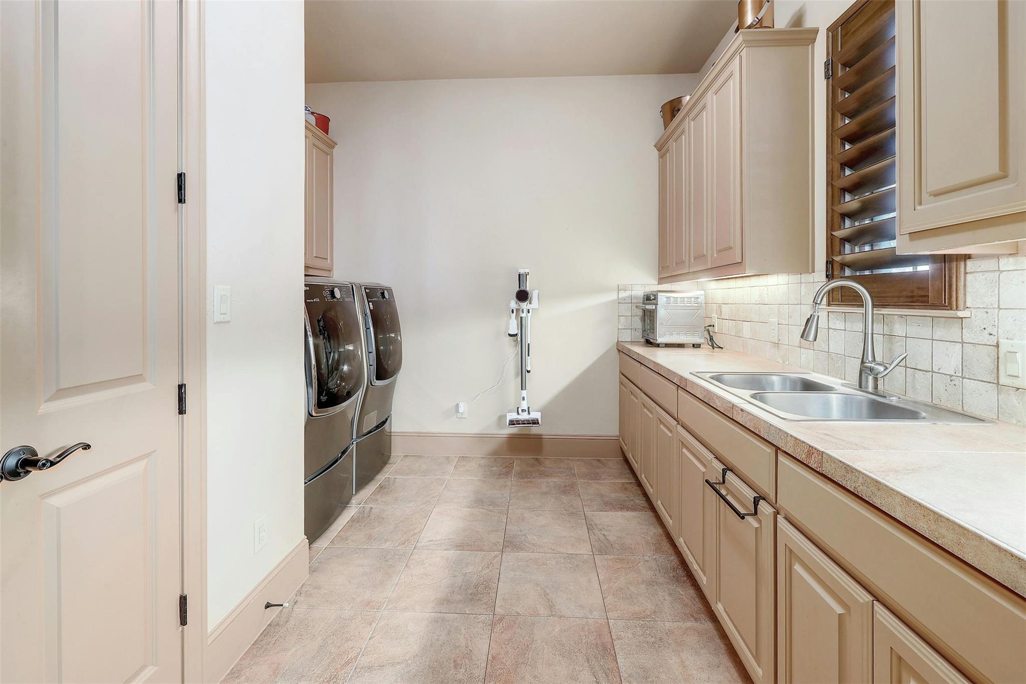 8518479 Property Photo 29