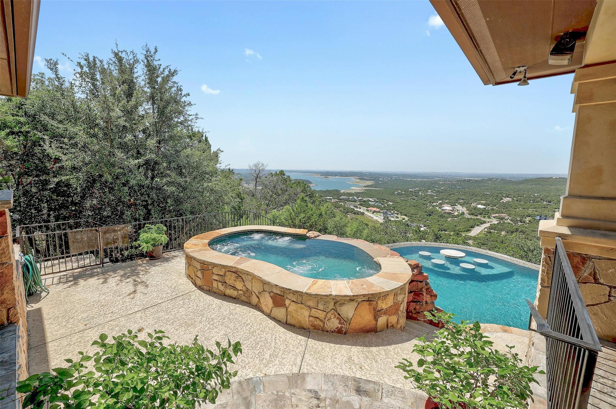 8518479 Property Photo 32