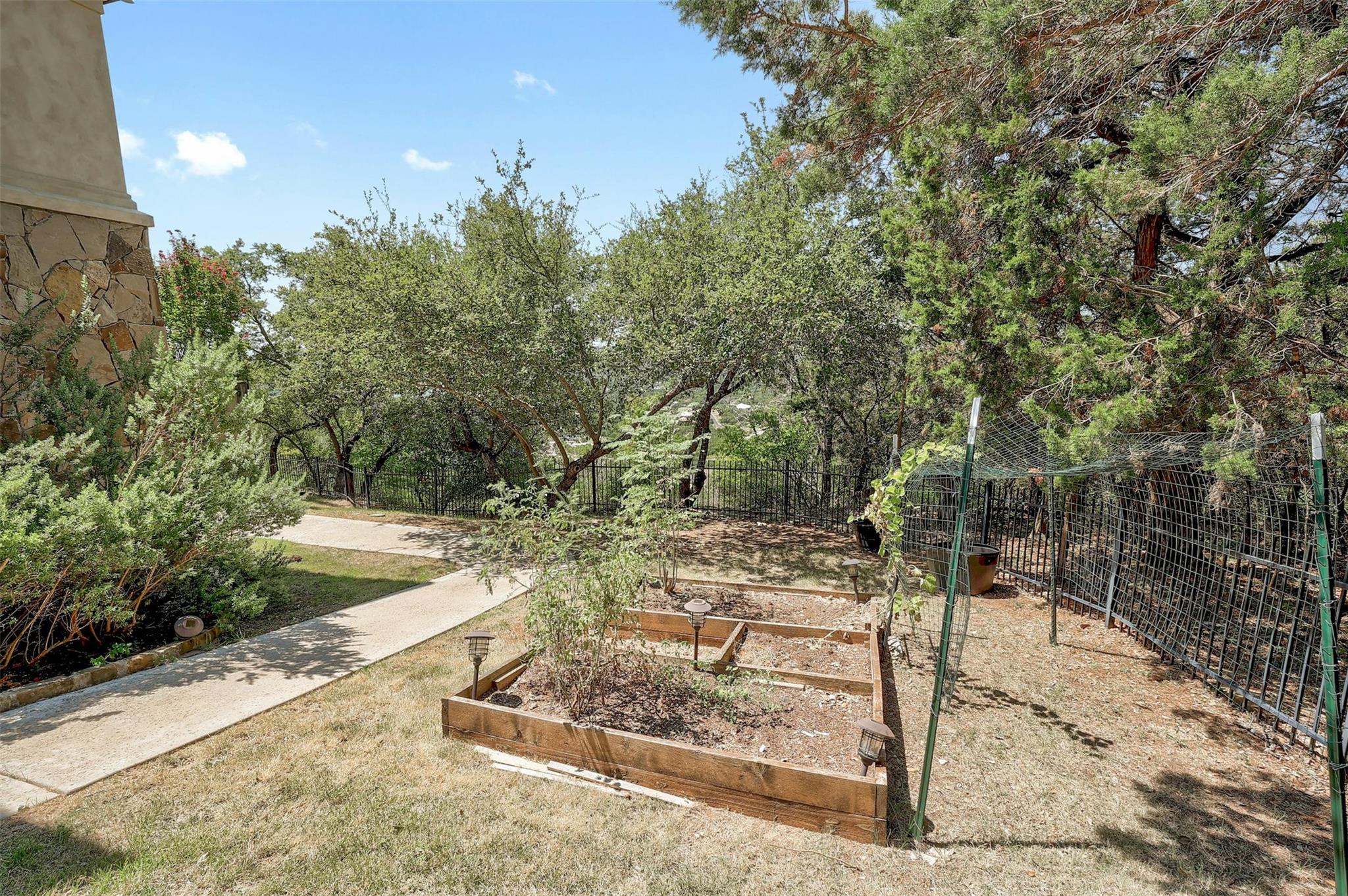 8518479 Property Photo 37