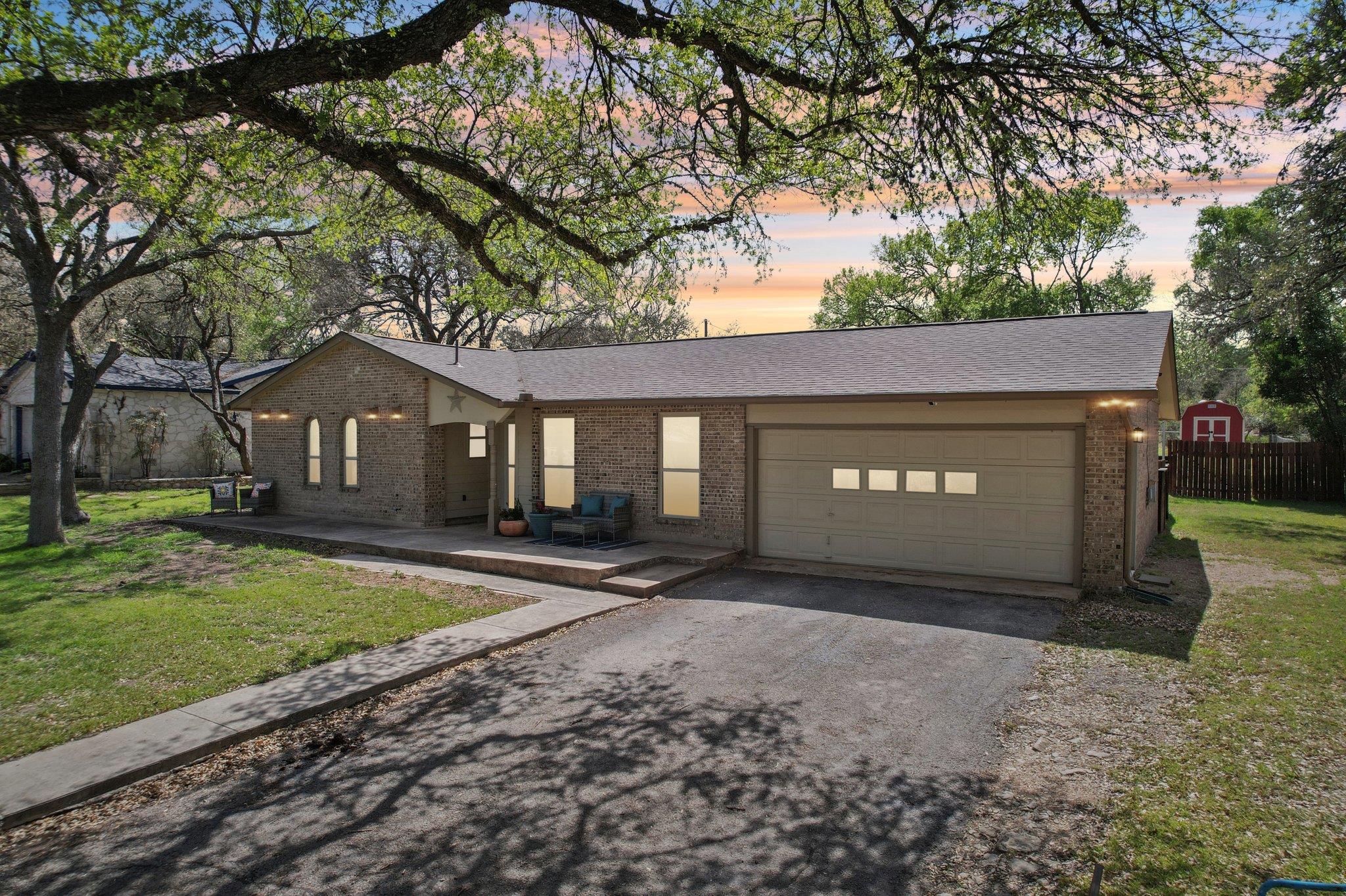 205 Reimer Ave Property Photo