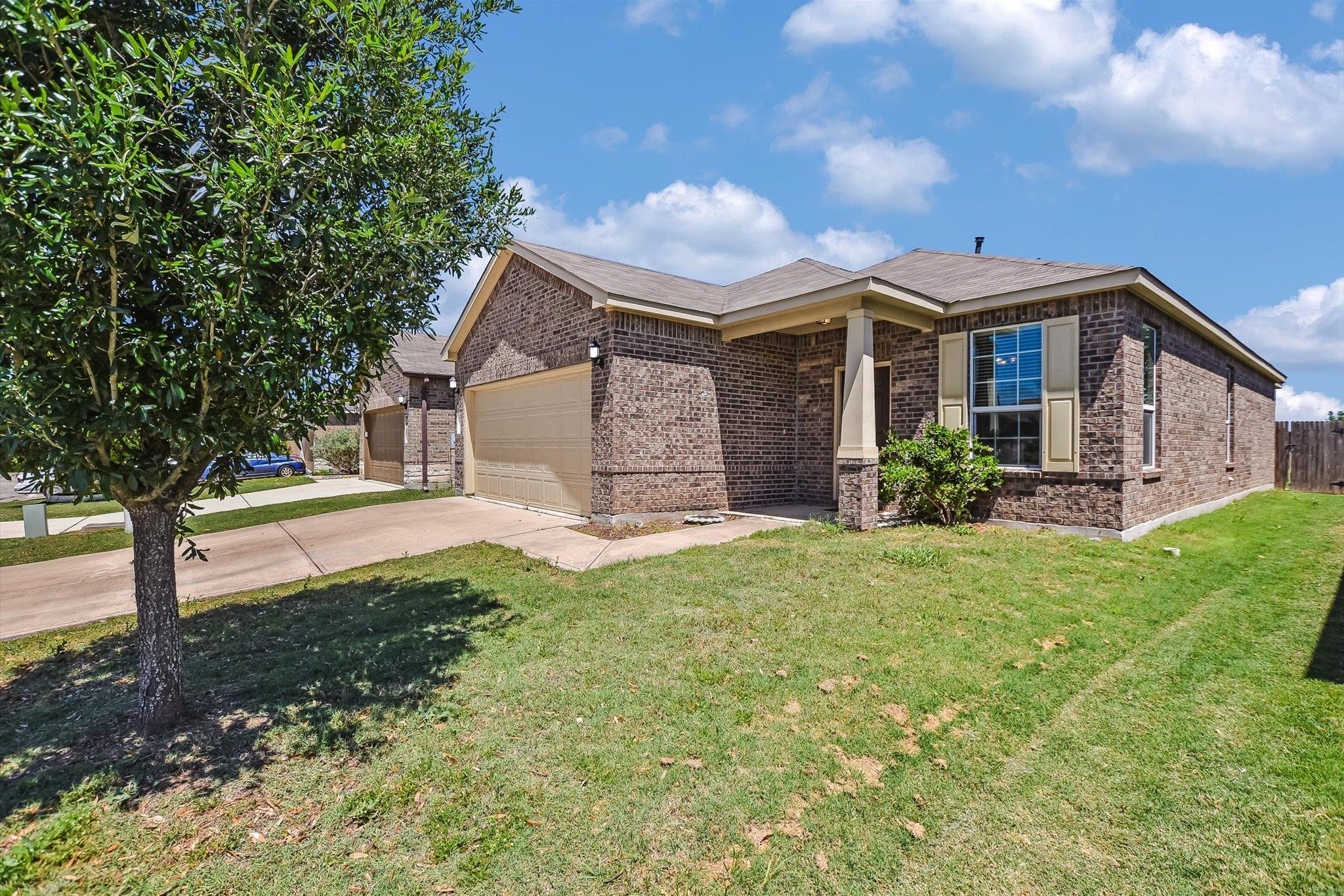 136 Stella Gold St Property Photo 1