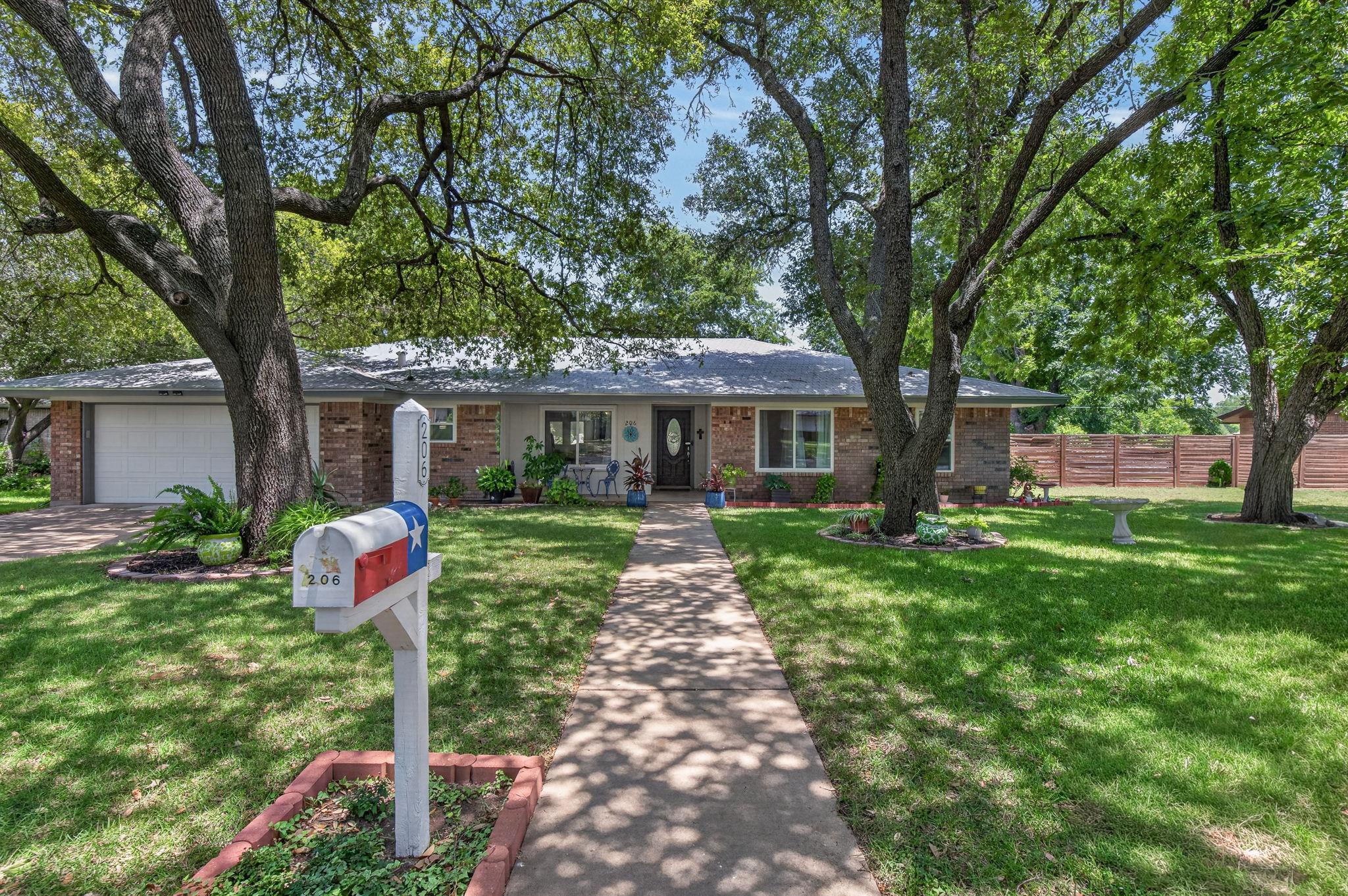 206 Corder Ln Property Photo 1